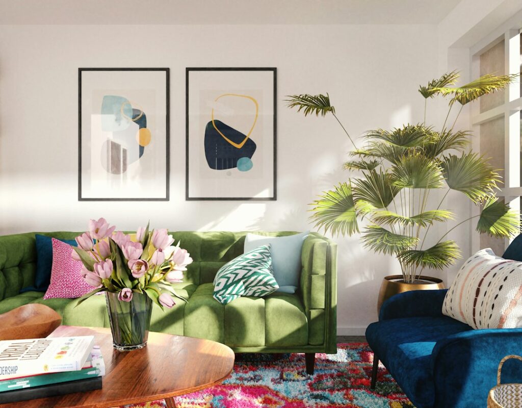 Interior de una vivienda con muebles y luz natural